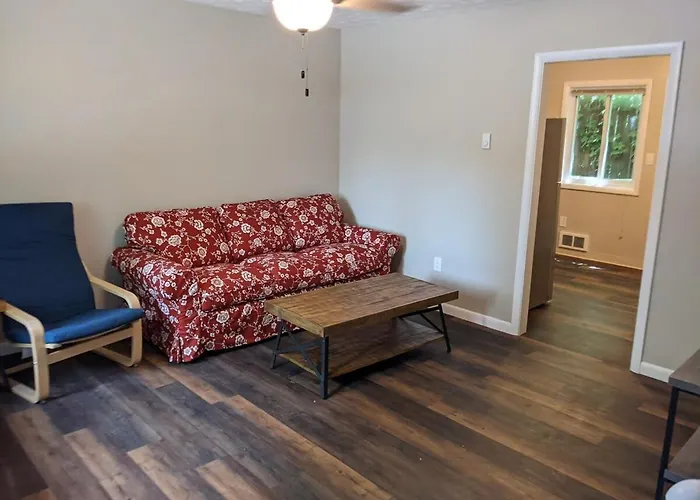 Carter #5 Two Bedroom Unit Near Xavier Downtown